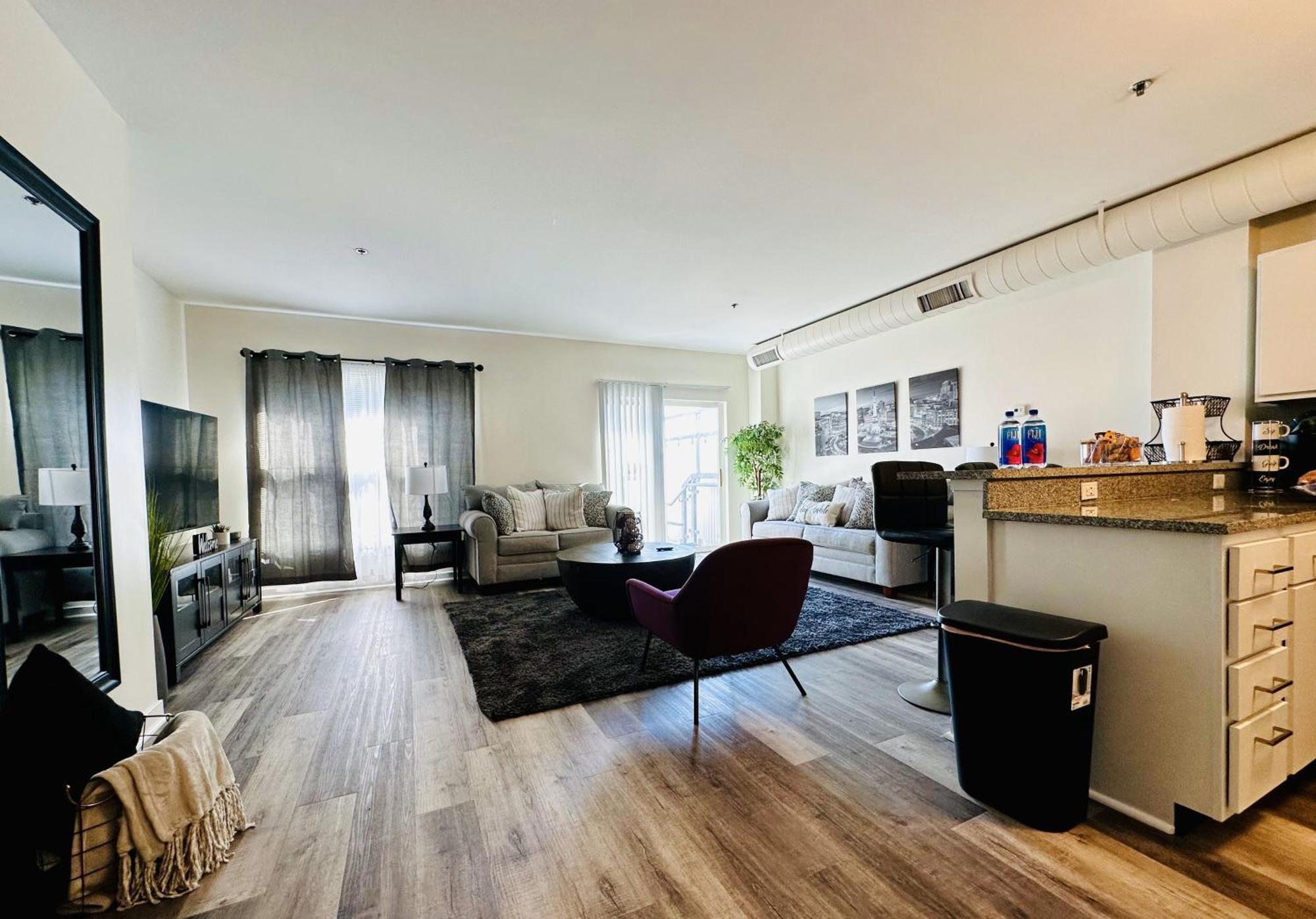 Downtown 2br Penthouse With Balcony And Direct Skybridge Access Holiday home *