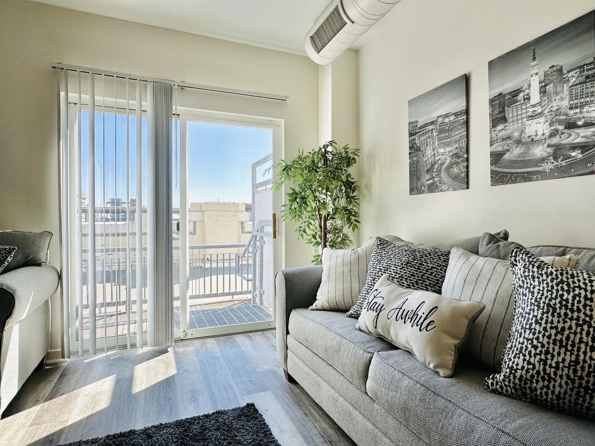 Holiday home Downtown 2br Penthouse With Balcony And Direct Skybridge Access *